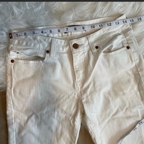 Levi’s White Skinny Legging Jeans - Picture 5 of 10